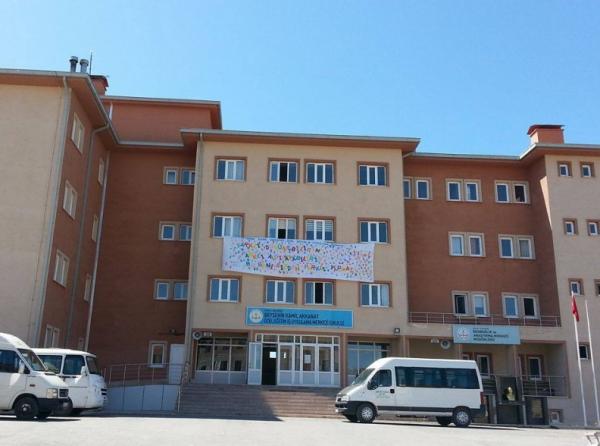 Beyşehir Kamil Akkanat Özel Eğitim Uygulama Okulu III. Kademe Fotoğrafı